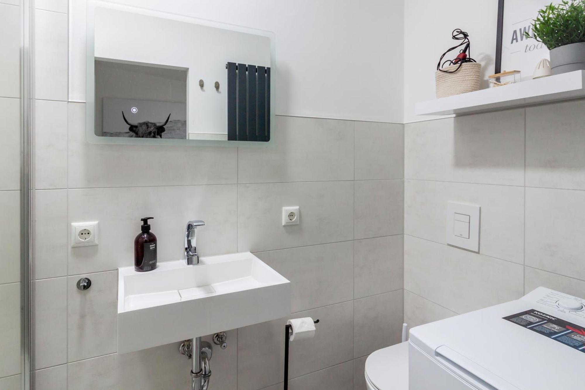 Ferienwohnung Domspatz Mit Klimaanlage Magdeburg Bagian luar foto